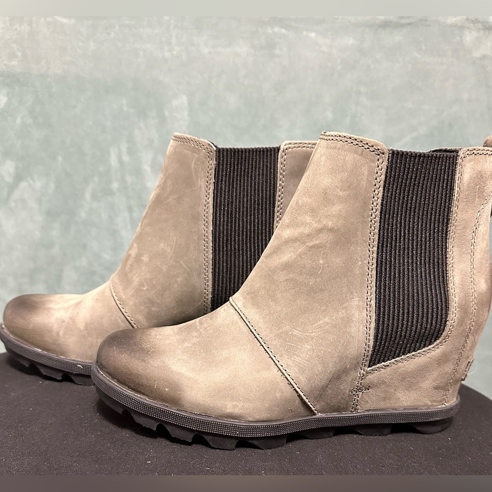 Sorel Joan of Arctic Wedge II Chelsea Size 9